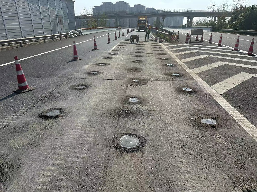 中路辰远地聚物注浆技术助力南京绕城高速养护维修